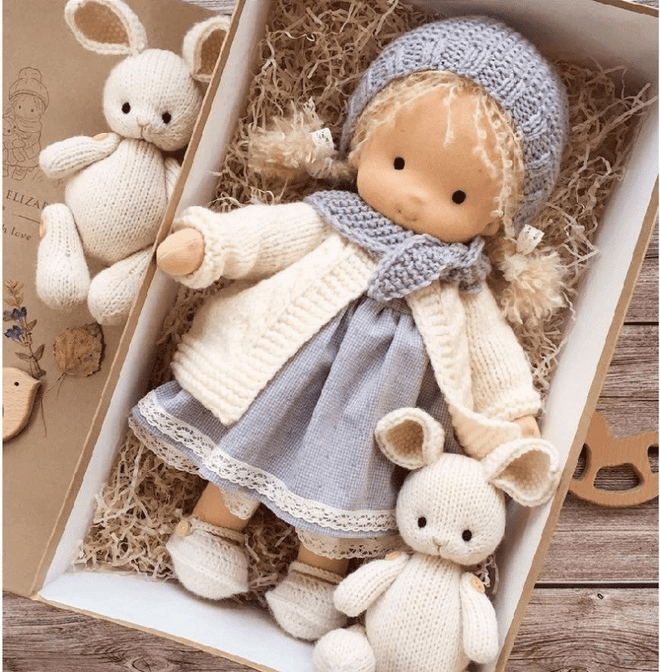 Bambola Waldorf Fatta a Mano con Materiali Naturali | Compagna Creativa per Giochi Sicuri 1