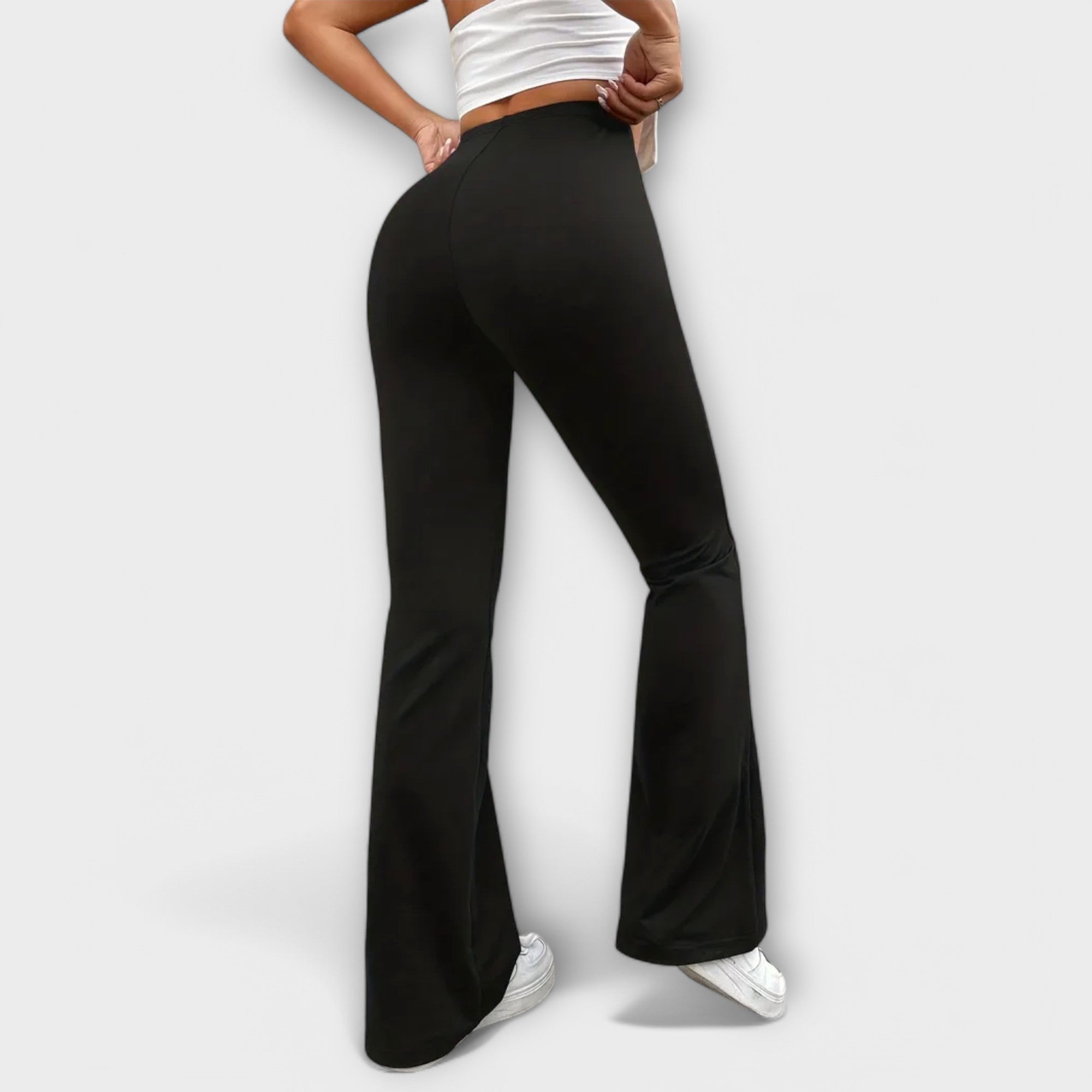 Chiara | Pantaloni Donna Relaxed Fit con Gamba Svasata per Comfort e Stile 1