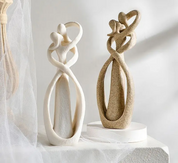 Eterno Abbraccio | Figurina Astratta Elegante con Design Raffinato | Simbolo d'Amore per Decorazioni Uniche 0