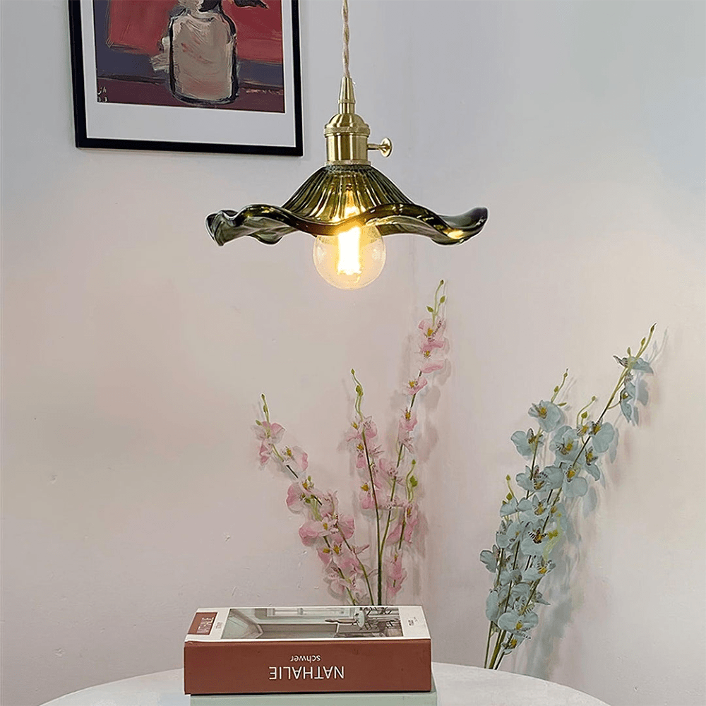 HibiscusGlow | Elegante Lampada a Sospensione in Vetro per Camera da Letto 5