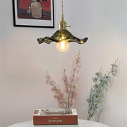 HibiscusGlow | Elegante Lampada a Sospensione in Vetro per Camera da Letto 5