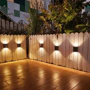 LuceSolare | Elegante Lampada Solare da Giardino con Sensore Automatico 1