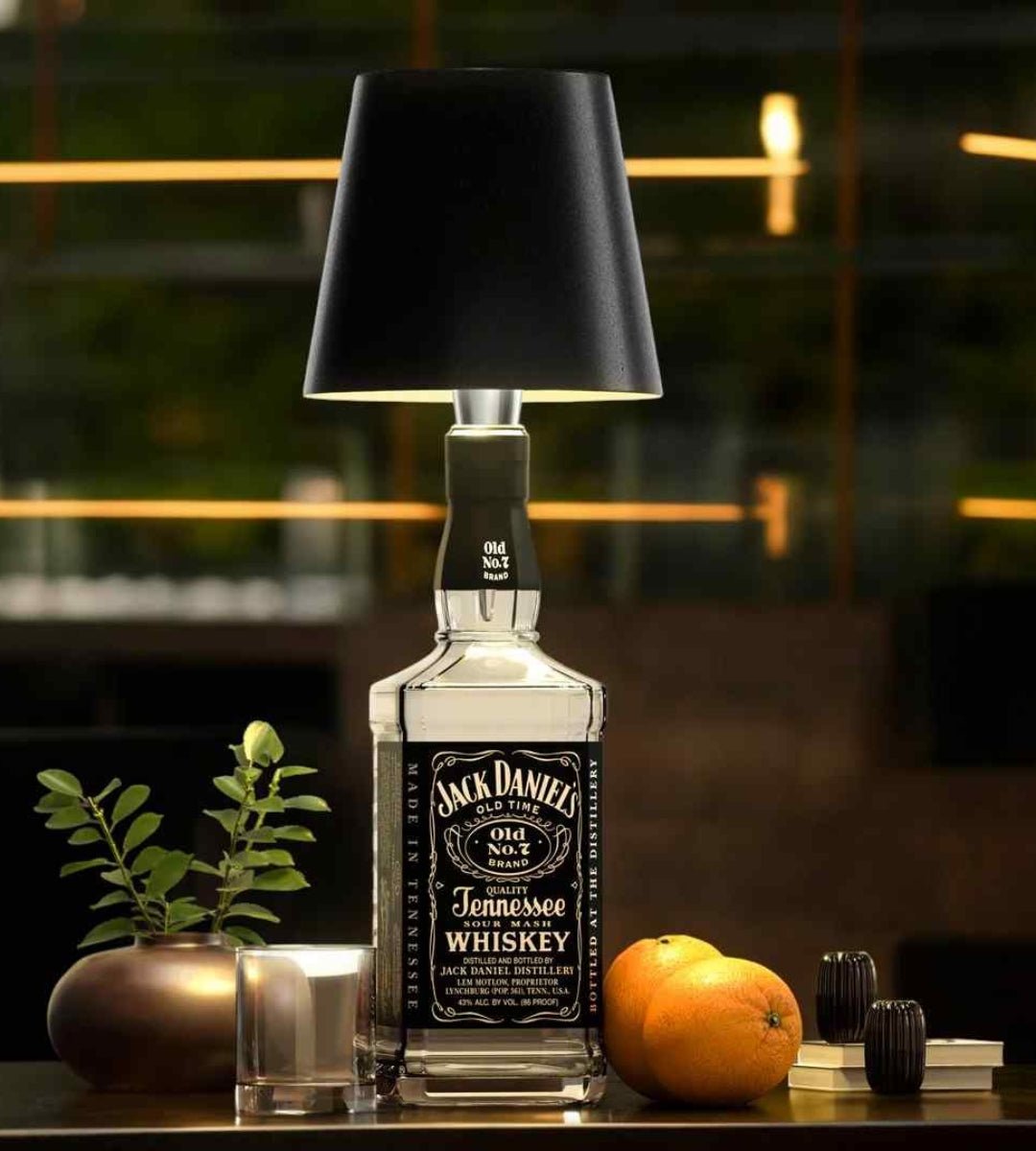 LuminaBottiglia | Elegante Lampada LED Personalizzabile da Tavolo 1