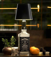 LuminaBottiglia | Elegante Lampada LED Personalizzabile da Tavolo 1