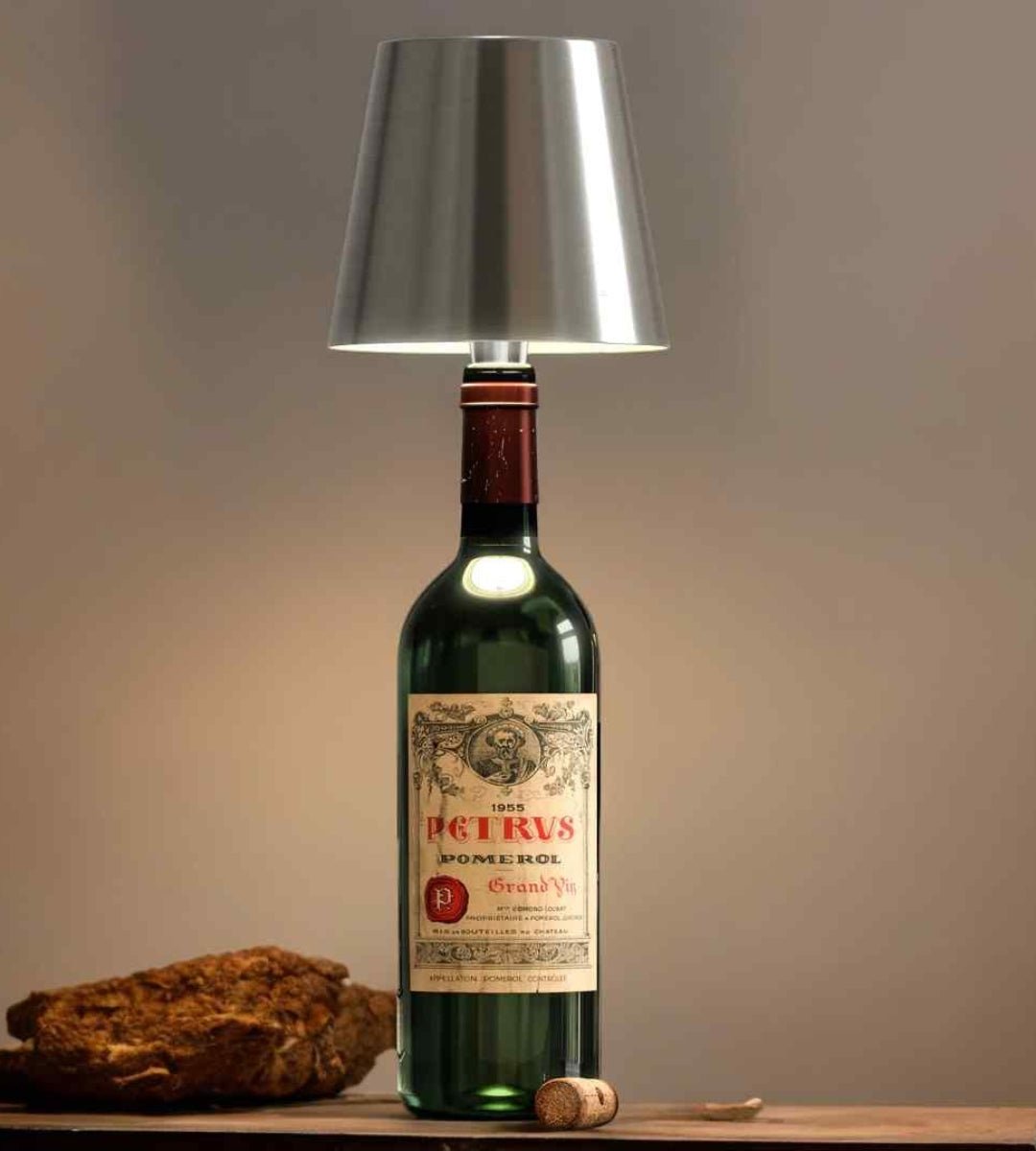 LuminaBottiglia | Elegante Lampada LED Personalizzabile da Tavolo 5