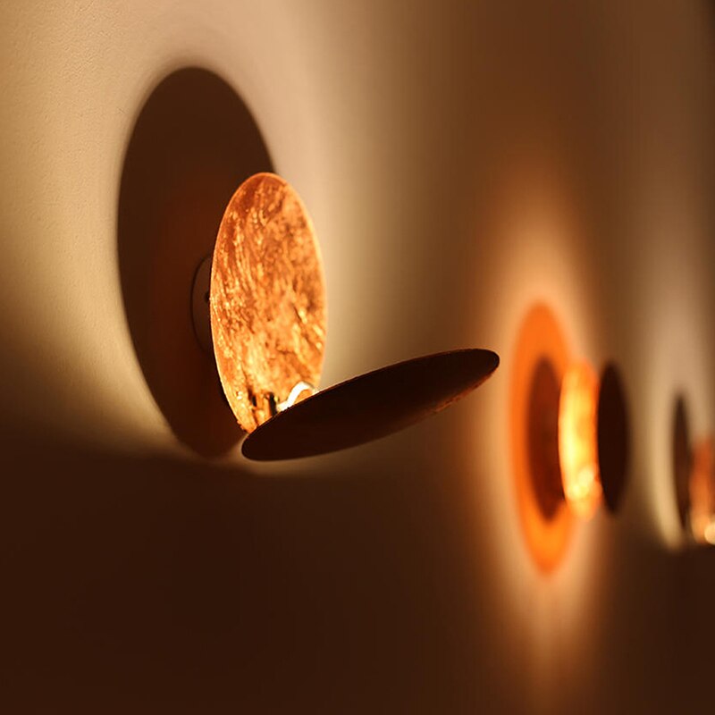 LunaGlow | Elegante Lampada da Parete in Metallo con Design Eclisse Dorata 2
