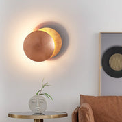 LunaGlow | Elegante Lampada da Parete in Metallo con Design Eclisse Dorata 4