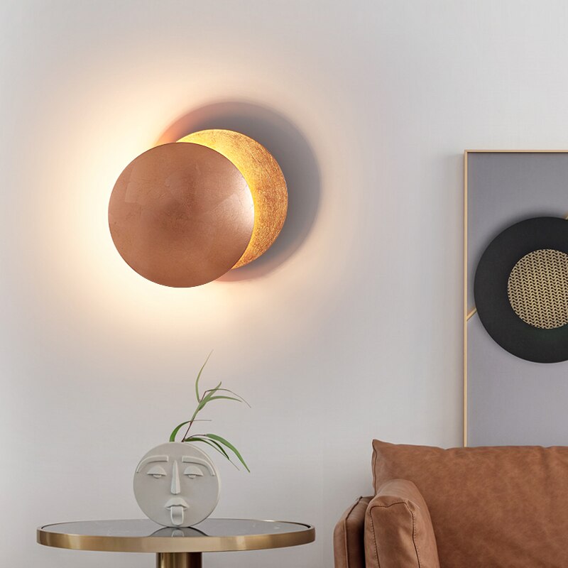 LunaGlow | Elegante Lampada da Parete in Metallo con Design Eclisse Dorata 4