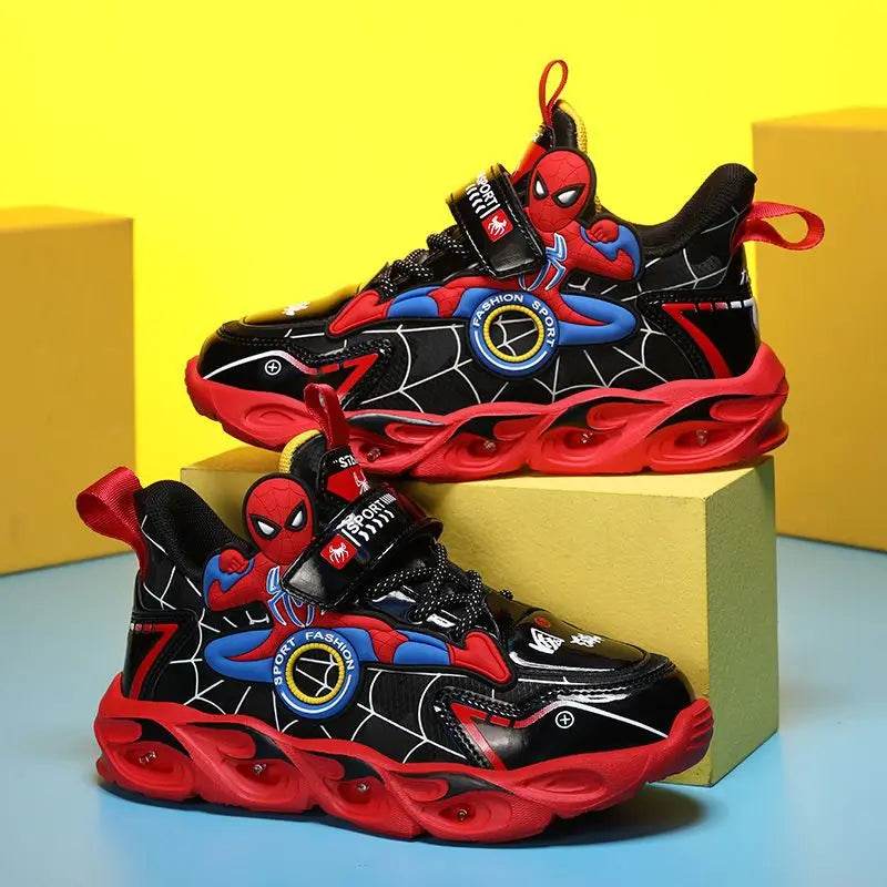 Scarpe da Ginnastica LED per Ragazzi con Suola Antiscivolo e Design Supereroe | Comfort e Sicurezza per Avventure Attive 1
