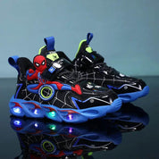 Scarpe da Ginnastica LED per Ragazzi con Suola Antiscivolo e Design Supereroe | Comfort e Sicurezza per Avventure Attive 4