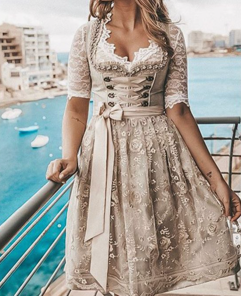 Sophie | Elegante Abito Dirndl Tradizionale con Corpetto Allacciato 0