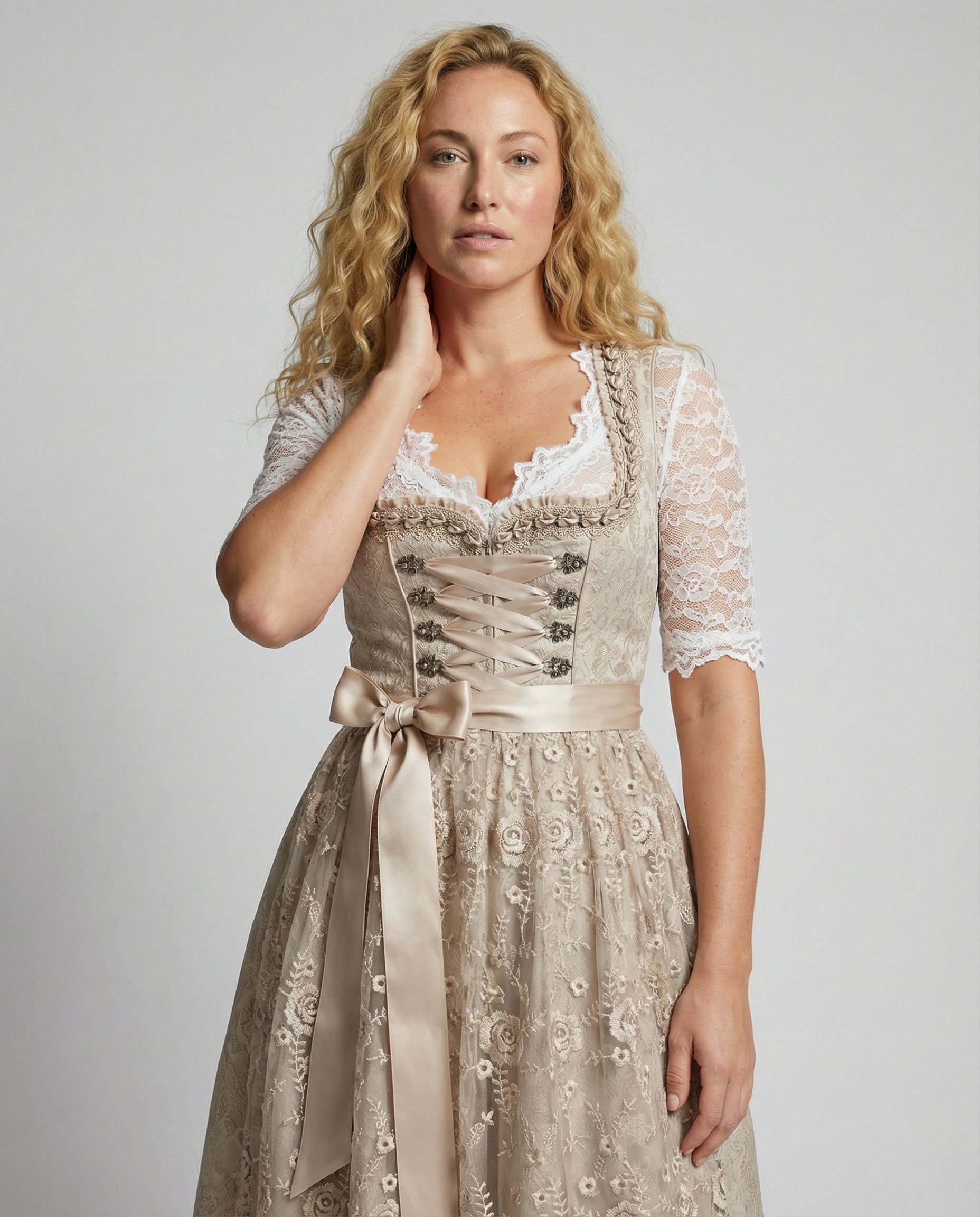Sophie | Elegante Abito Dirndl Tradizionale con Corpetto Allacciato 2