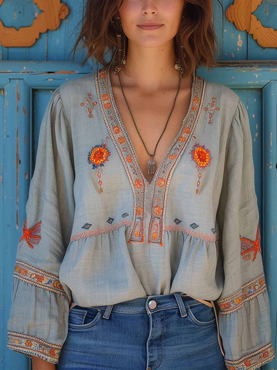 Sophie | Elegante Camicetta Azzurra con Ricami Etnici 0