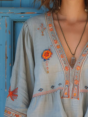 Sophie | Elegante Camicetta Azzurra con Ricami Etnici 2