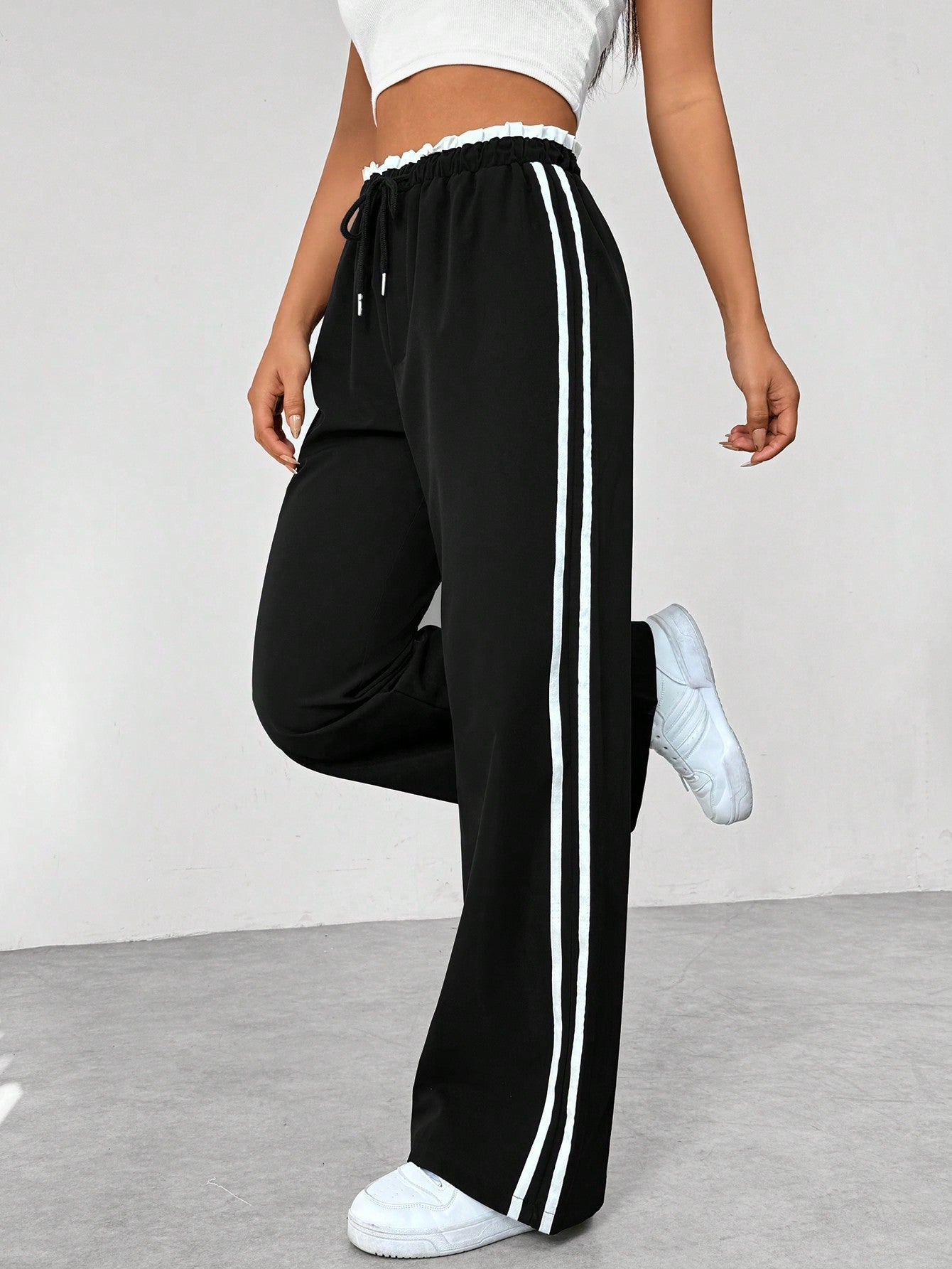 Sophie | Eleganti Pantaloni Sportivi Con Strisce Bianche a Gamba Larga 2