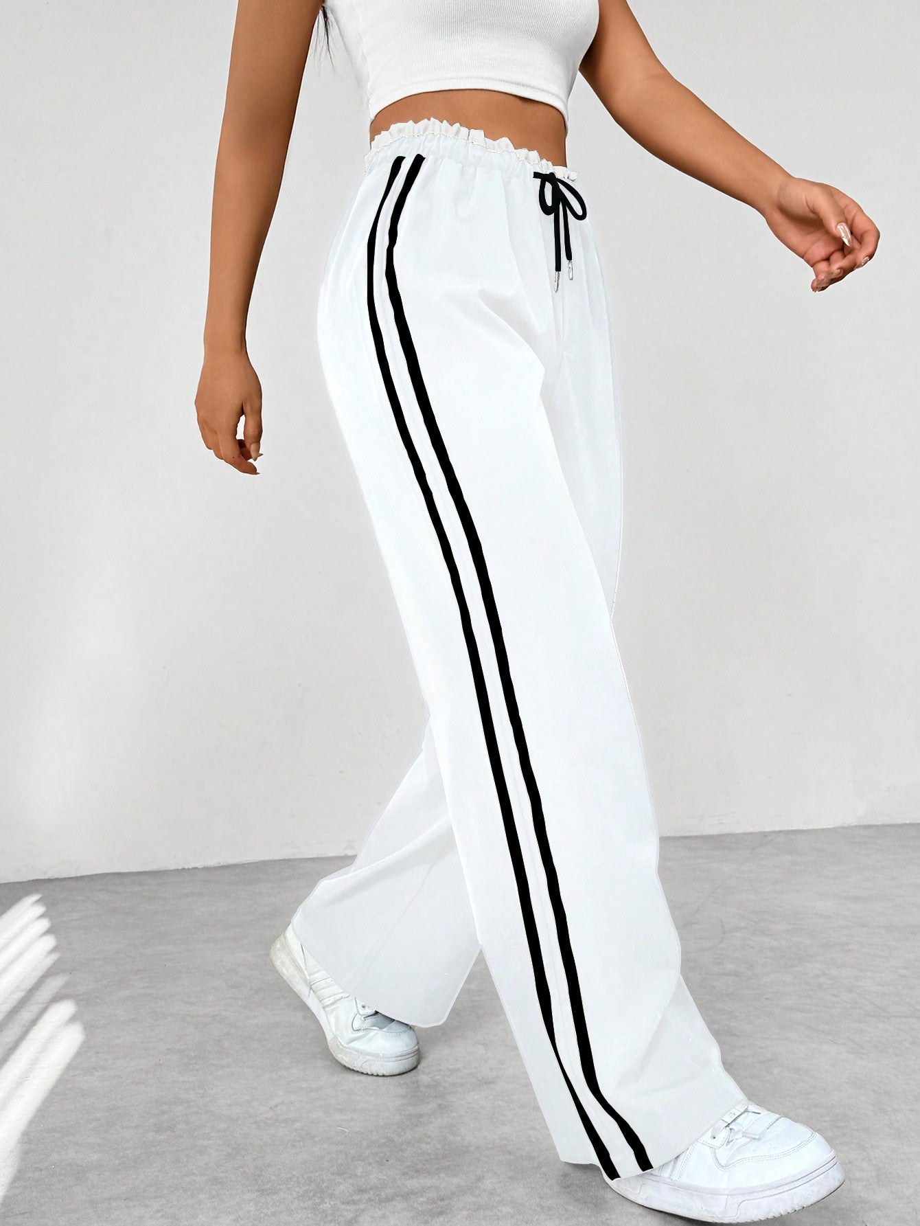 Sophie | Eleganti Pantaloni Sportivi Con Strisce Bianche a Gamba Larga 4