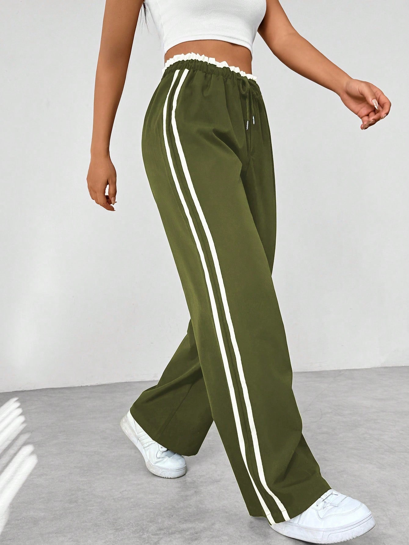 Sophie | Eleganti Pantaloni Sportivi Con Strisce Bianche a Gamba Larga 7