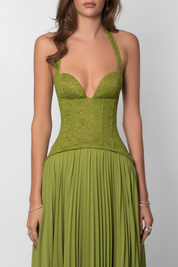 Look completo con abito maxi verde corsetto plissettato da cerimonia