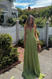 Abito maxi verde con gonna plissettata fluida vista frontale