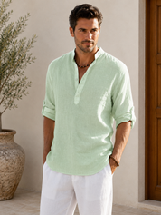 Camicia uomo in linnomix indossata in contesto spiaggia e vacanza