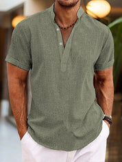 Dettaglio bottoni colletto Henley camicia uomo in misto lino