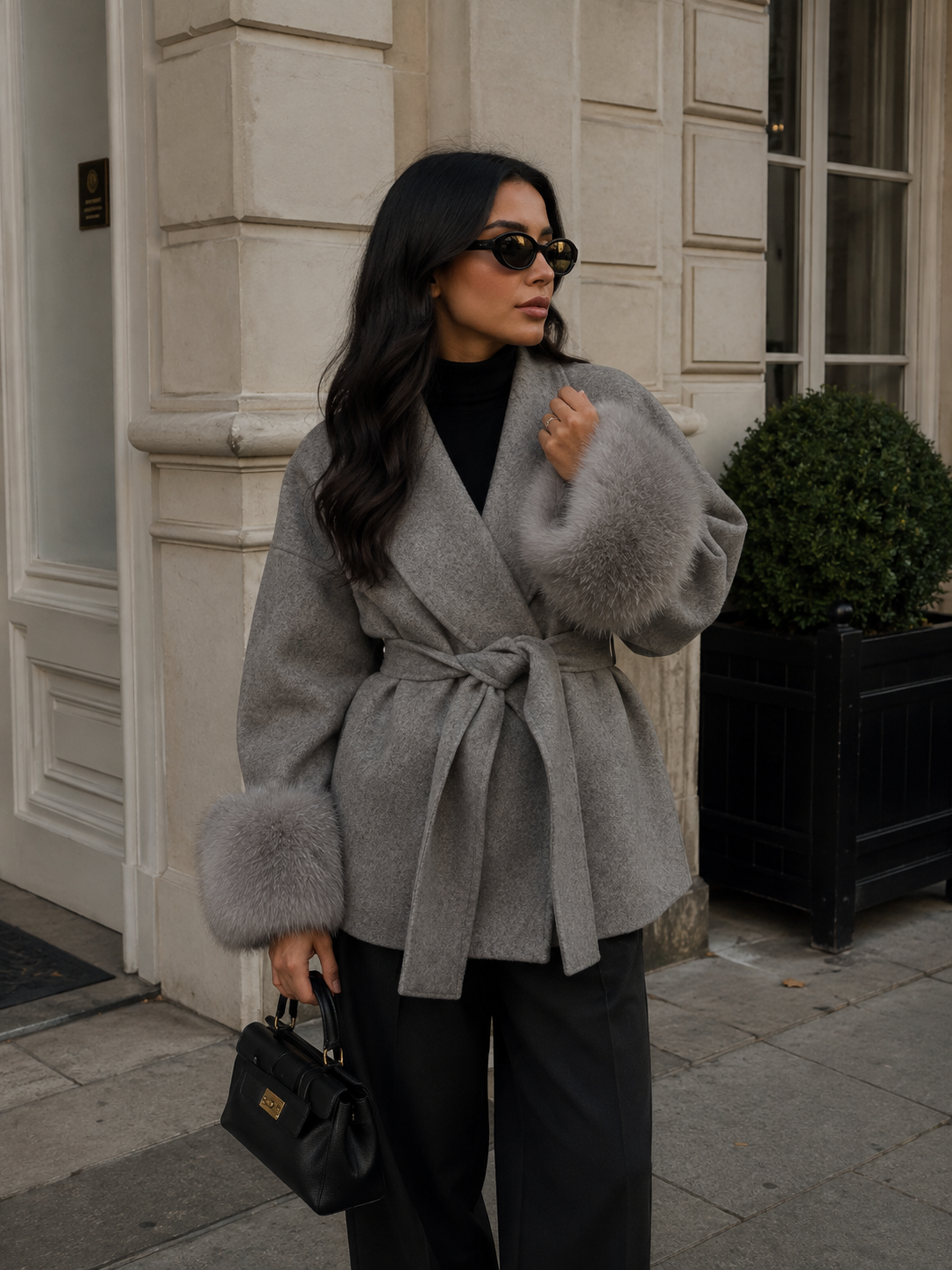 Cappotto corto da donna in lana double-face con bordo in pelliccia di volpe, colore grigio