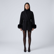 Cappotto corto donna grigio con bordo in pelliccia di volpe, vista posteriore