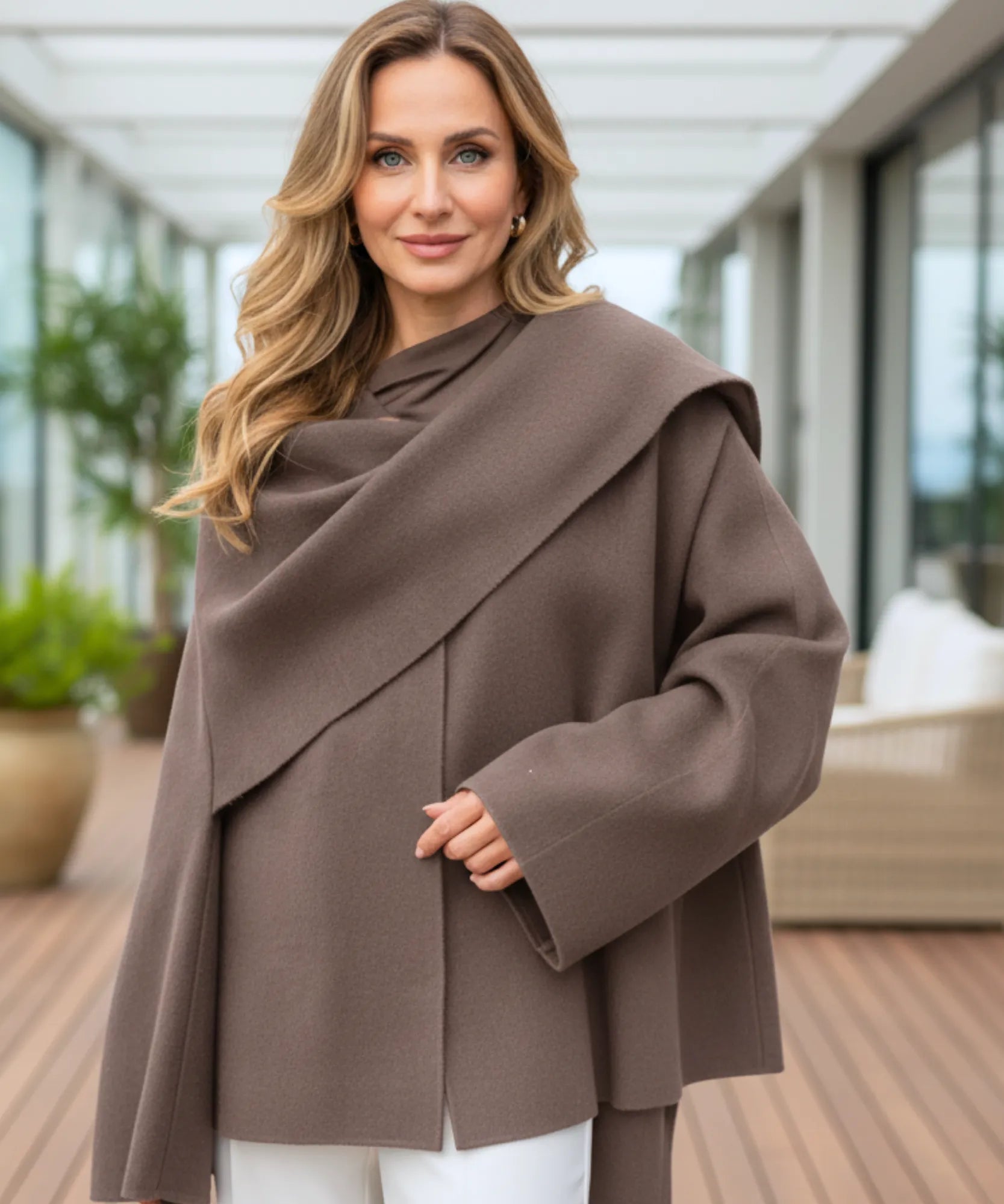 Cappotto invernale donna in lana spazzolata, lunghezza midi elegante