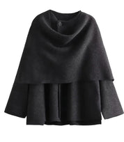 Dettaglio maniche ampie cappotto in lana oversize colore antracite
