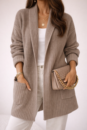 Cardigan donna oversize camel con tasche a toppa e maniche lunghe