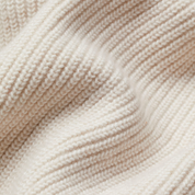 Dettaglio texture maglia morbida cardigan oversize blend lana donna