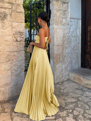 Dettaglio cut-out laterali del maxi dress Celeste vita alta