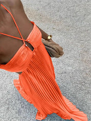 Dettaglio gonna plissé svasata maxi dress donna estate