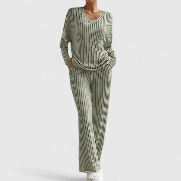 Set lounge in maglia donna colore oliva con design raffinato e drappeggio morbido