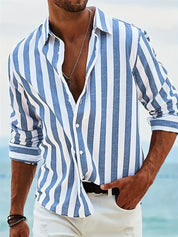 Vista frontale della camicia leggera Cosimo perfetta per la spiaggia