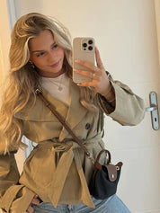 Giacca trench donna Elara con spallina abbottonata e polsini regolabili khaki