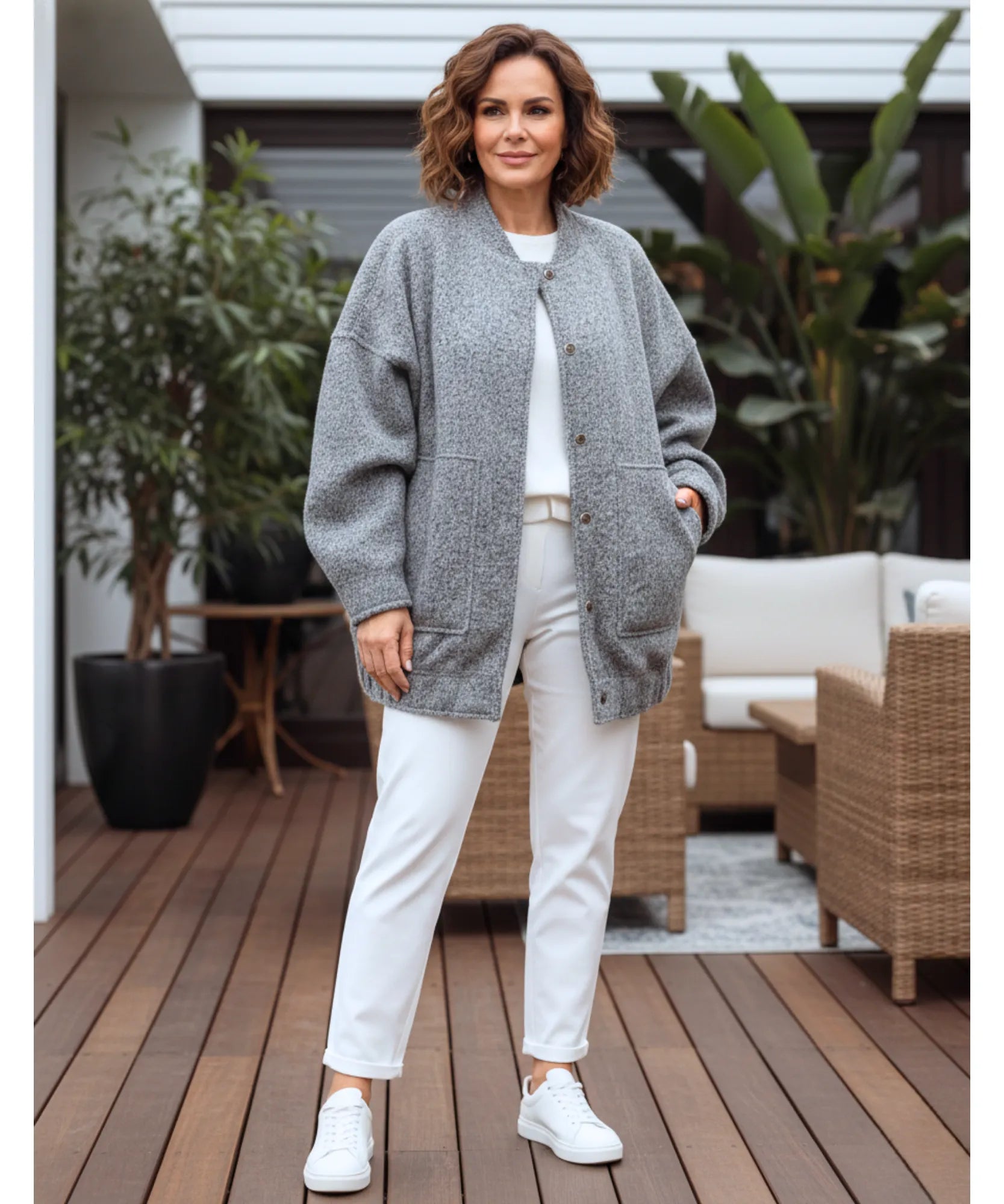 Giacca bomber oversize bouclé nuda dettaglio materiale premium