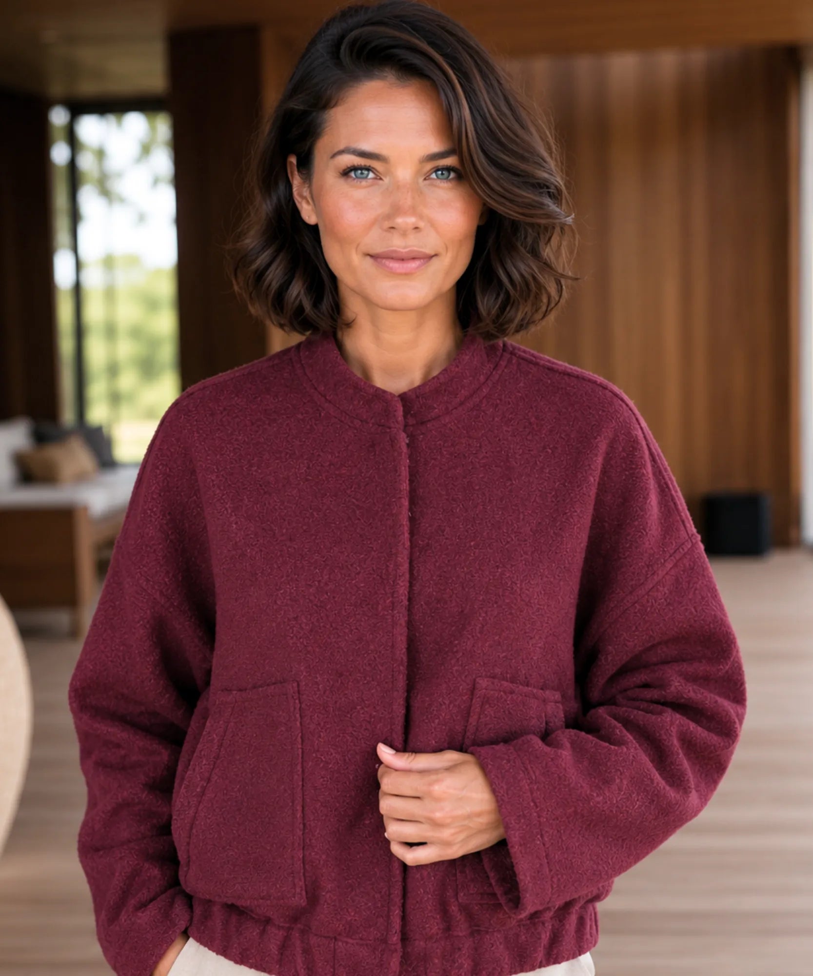 Giacca bomber oversize in bouclé color cammello da donna