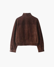 Dettaglio finitura soft-touch e hardware sobrio su giacca faux suede donna