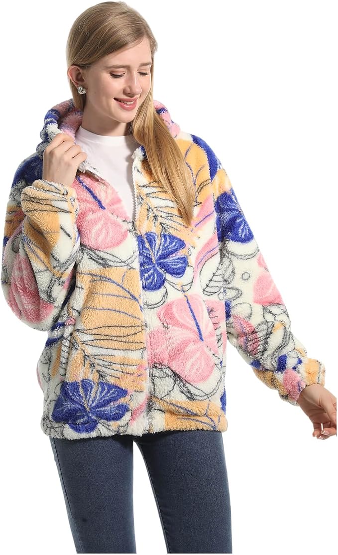 Dettaglio cappuccio e polsini elastici della giacca fleece Fioria