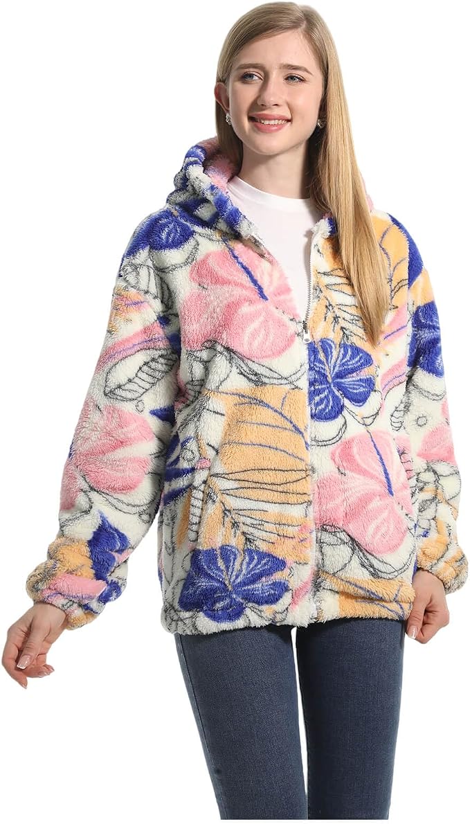 Giacca teddy fleece Fioria indossata con jeans per un look casual autunnale