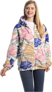 Giacca teddy fleece Fioria indossata con jeans per un look casual autunnale
