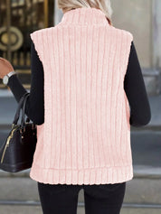 Dettaglio tasca laterale gilet in pile donna