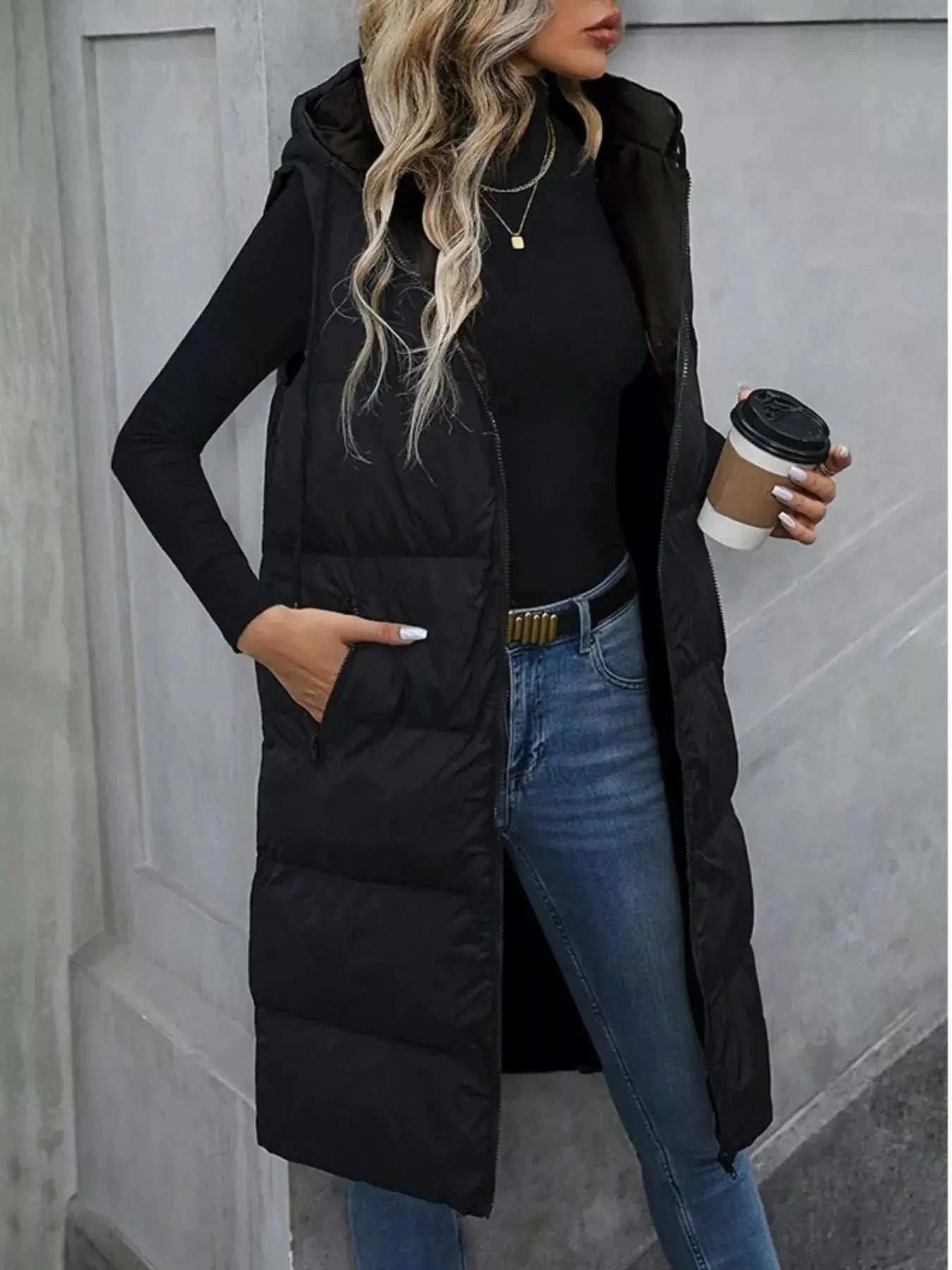 Dettaglio fodera interna gilet imbottito con cappuccio