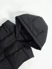 Gilet nero lungo con cappuccio e tasche laterali con zip