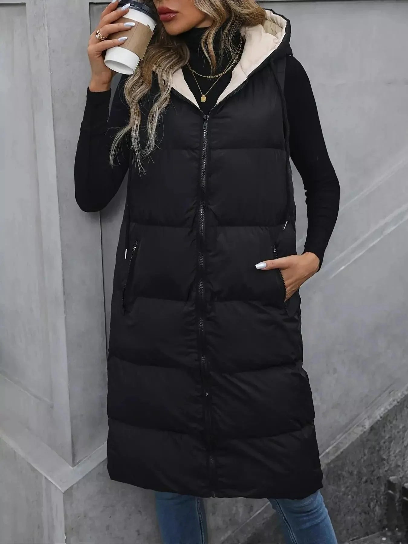 Vista posteriore gilet lungo foderato con cappuccio