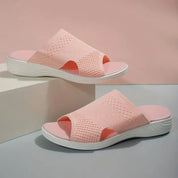 Livia sandali ortopedici donna indossati, look casual estivo