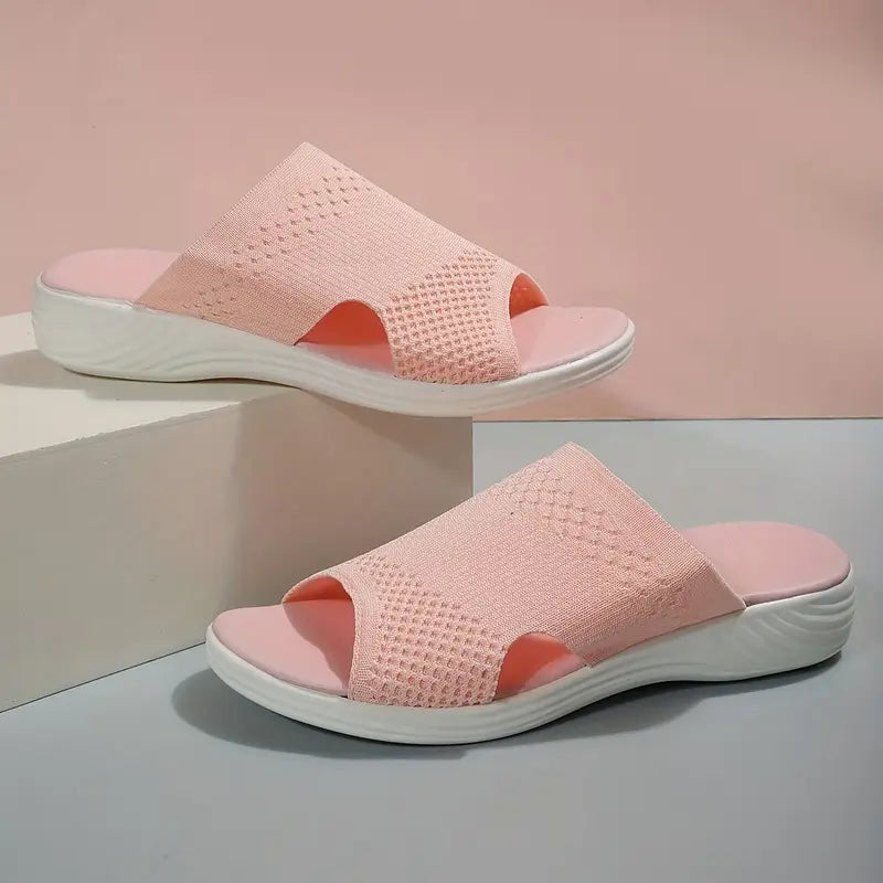 Livia sandali ortopedici donna indossati, look casual estivo
