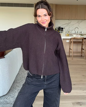 Maglione donna collo alto marrone, vestibilità elegante autunno-inverno