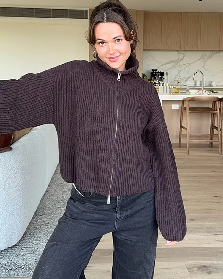 Maglione donna collo alto marrone, vestibilità elegante autunno-inverno
